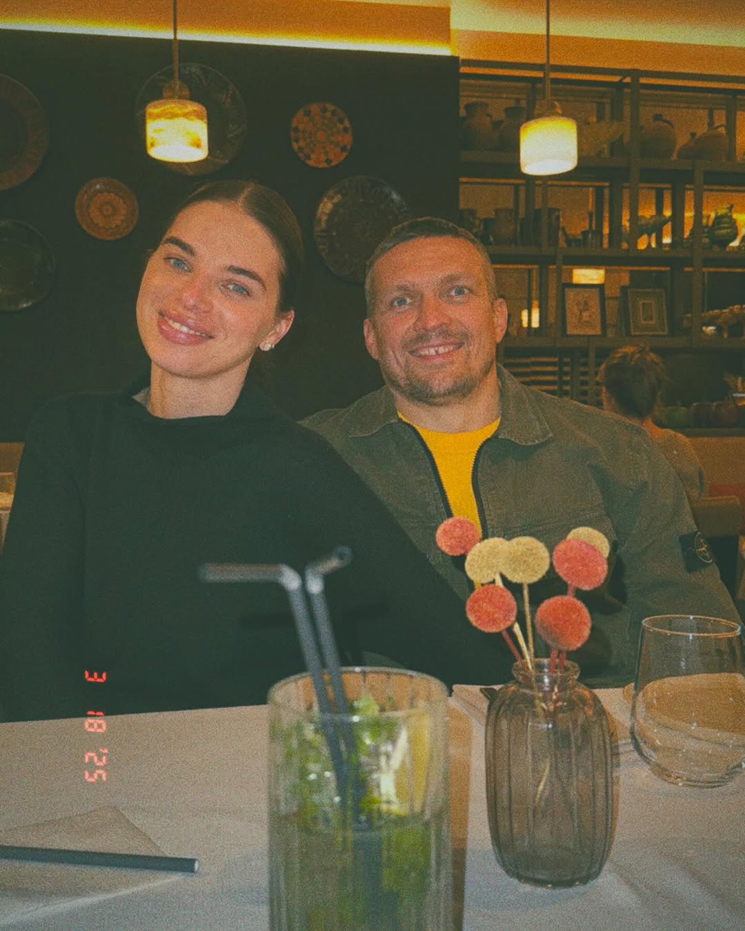 Жена Усика умилила новыми фото с боксером