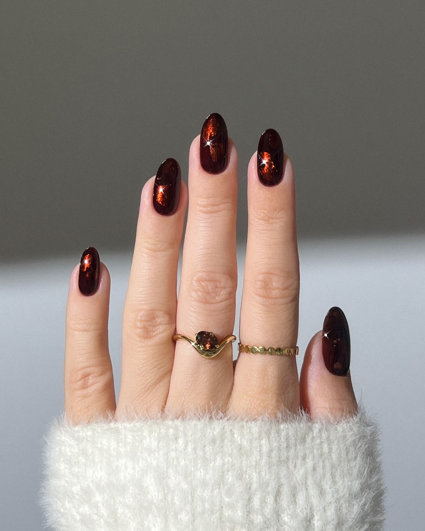 Червоний манікюр - розкішний варіант до Різдва та Нового року: добірка святкових дизайнів