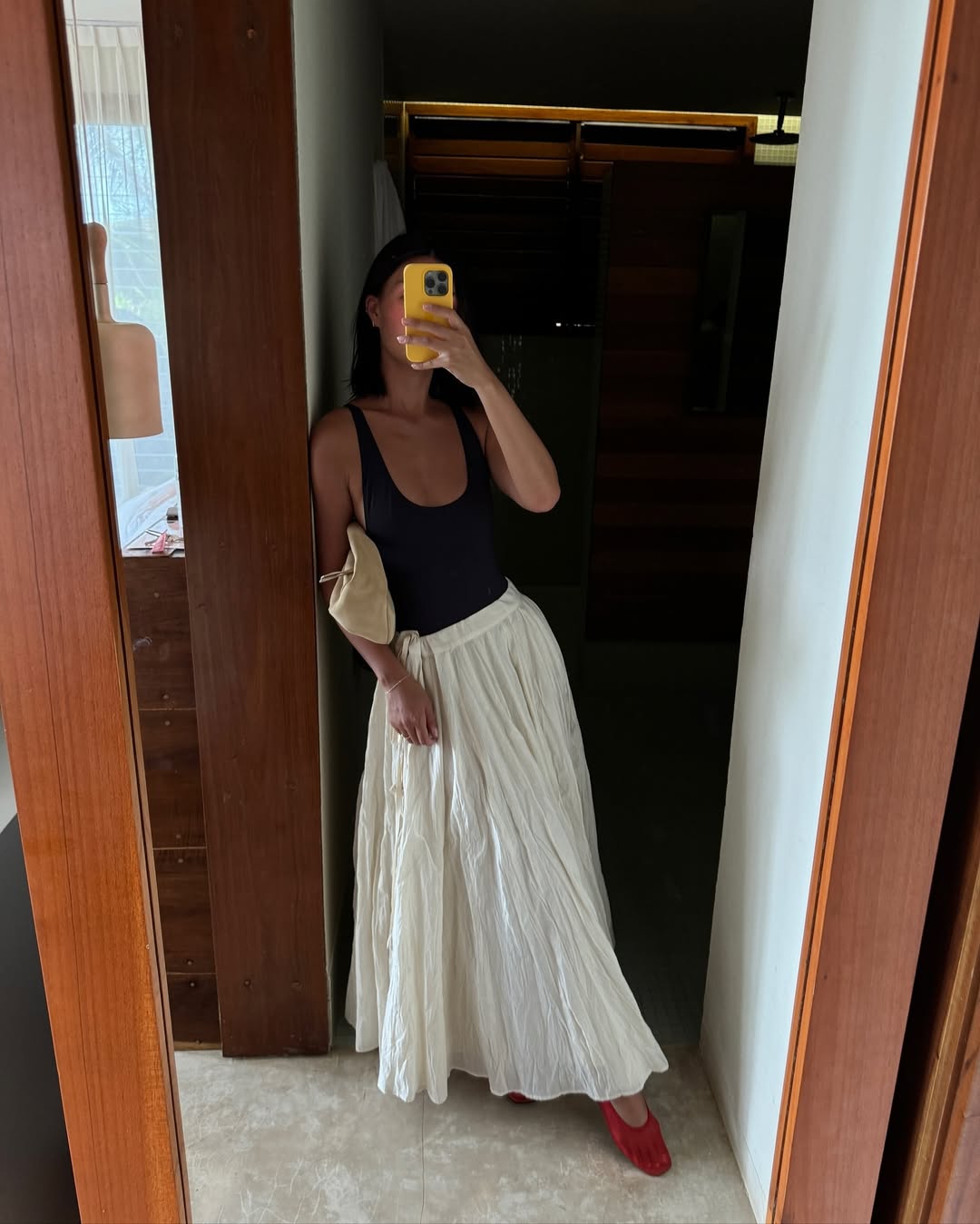 Как выглядит самая модная юбка на лето 2025: идеи образов и с чем носить