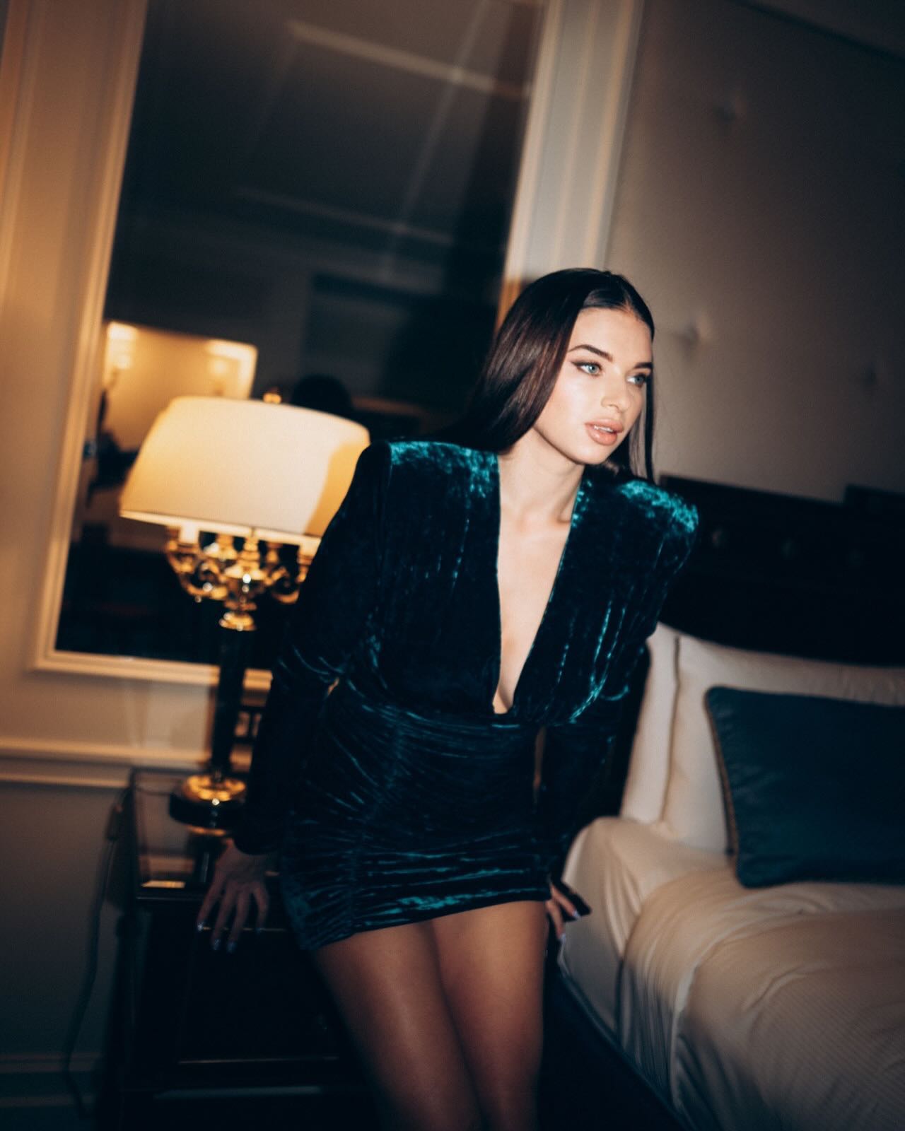 В чем встречать Новый год-2025: жена Усика показала роскошное платье для вечеринки или корпоратива (фото)