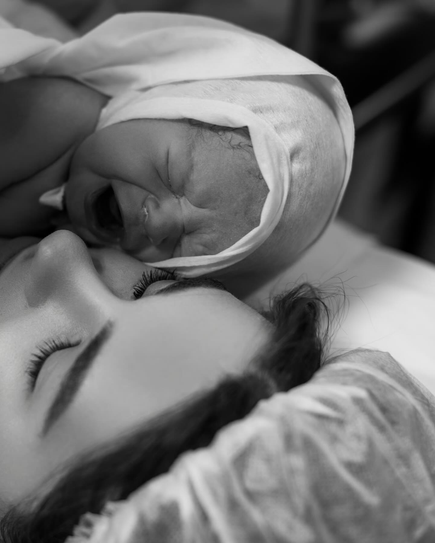 Остапчуки вперше показали новонародженого сина: зворушливі кадри з пологового будинку