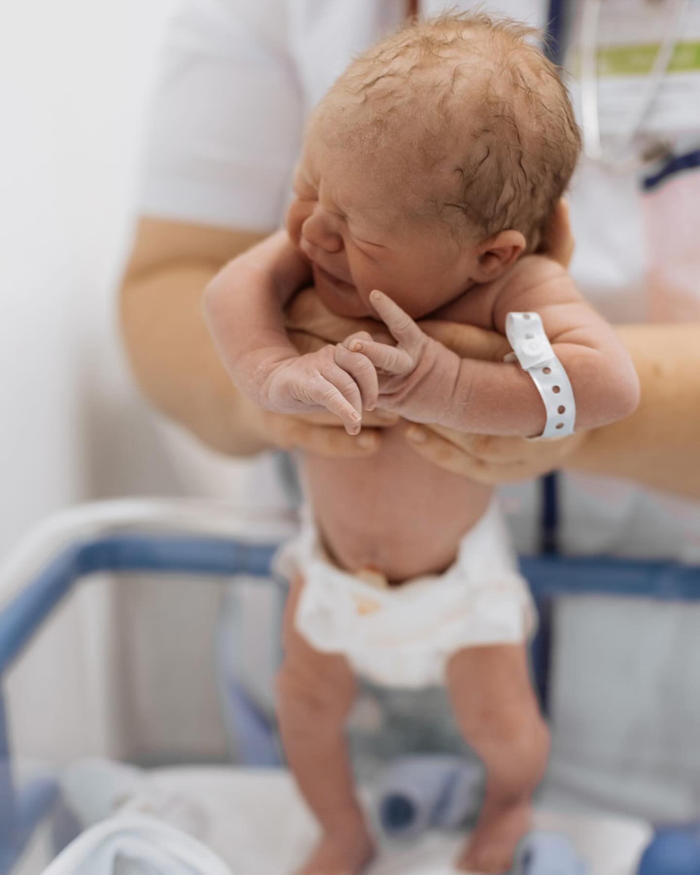 Остапчуки вперше показали новонародженого сина: зворушливі кадри з пологового будинку