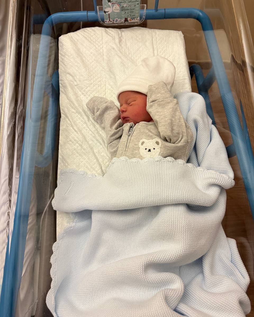 Остапчуки вперше показали новонародженого сина: зворушливі кадри з пологового будинку