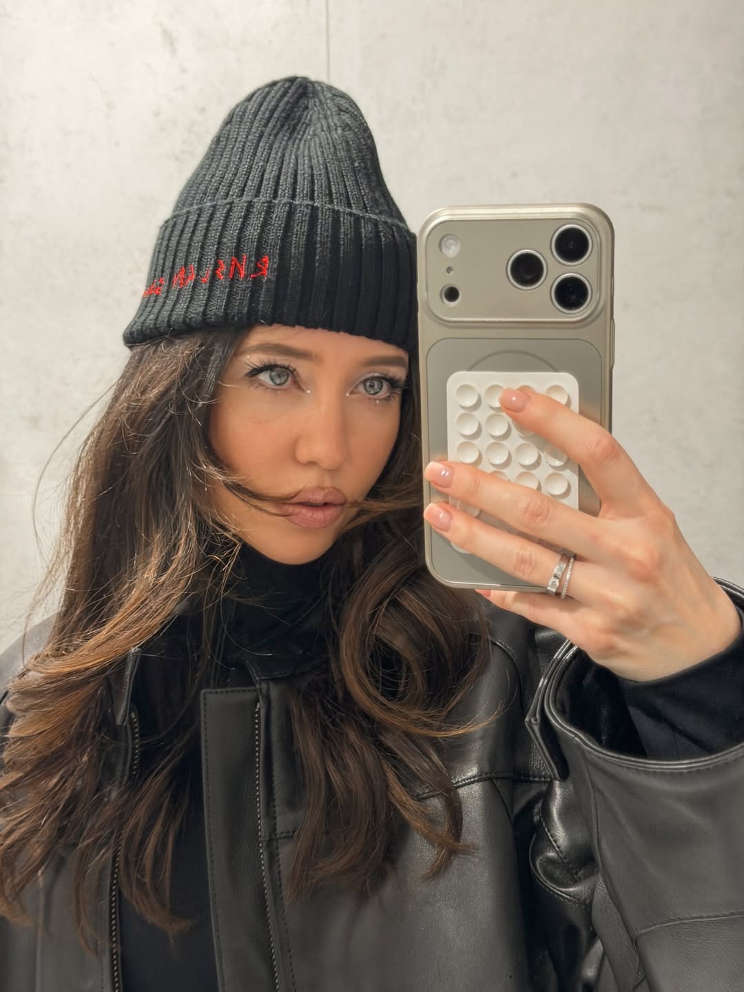 Надя Дорофєєва у модній шапці показала головний тренд зими 2026