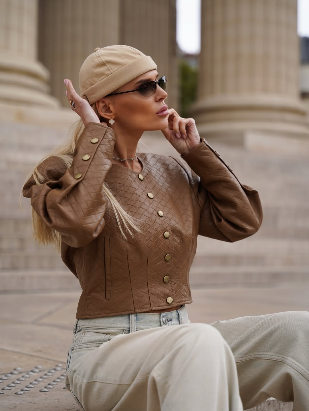 Елегантний стрітстайл: колишня Цимбалюка вразила модним "луком"