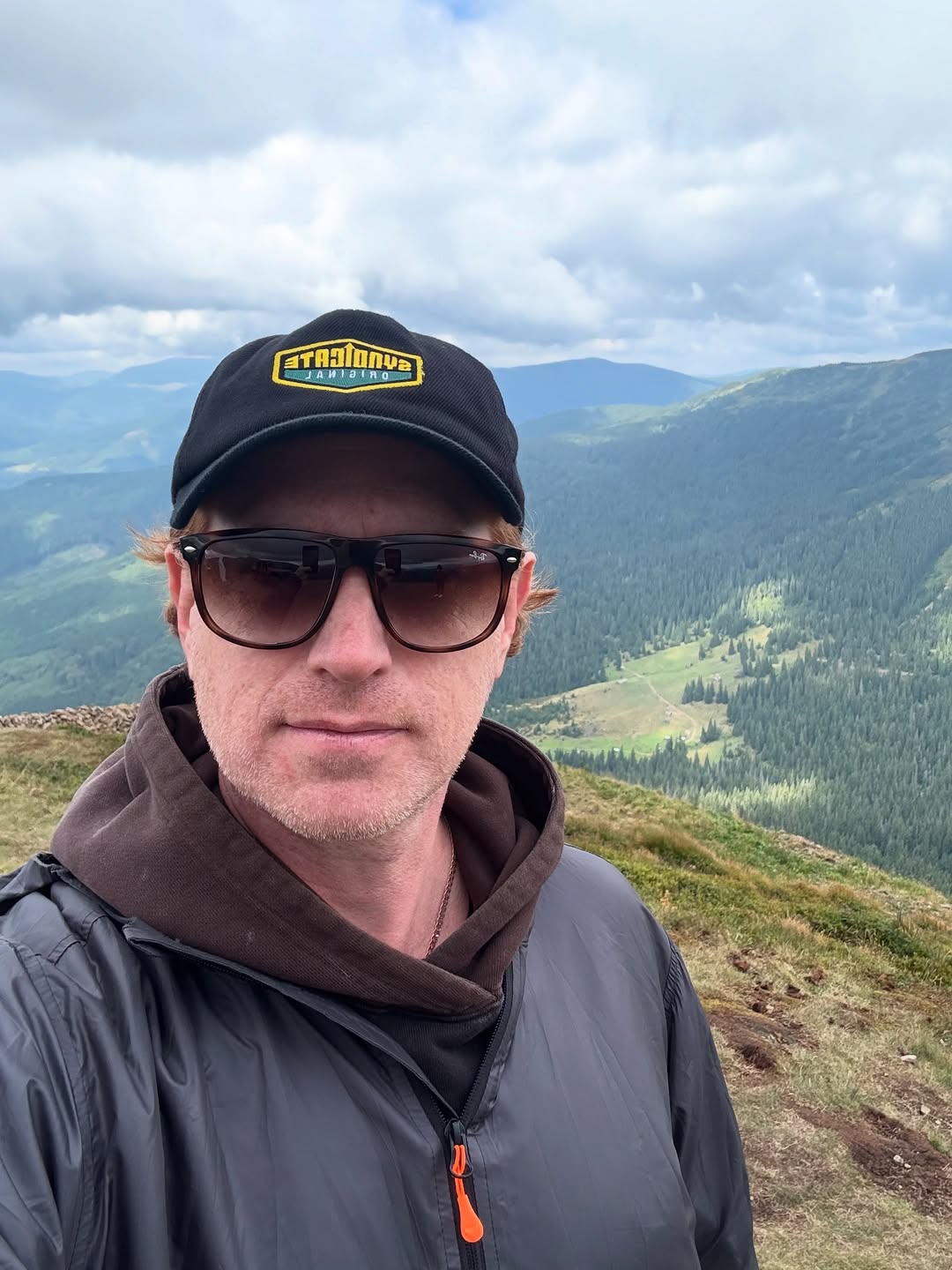 Ведучий і волонтер Христов потрапив під обстріл на Харківщині: з його лоба дістали уламок