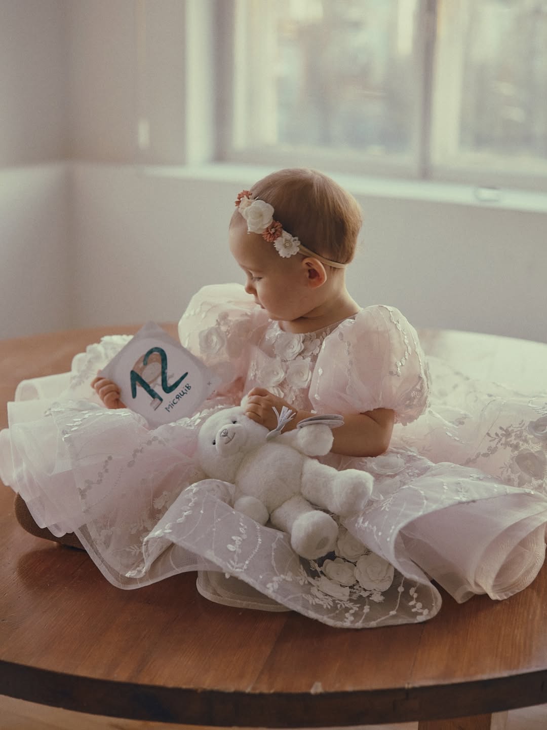 Дружина Позитива показала сімейні фото з першого дня народження донечки