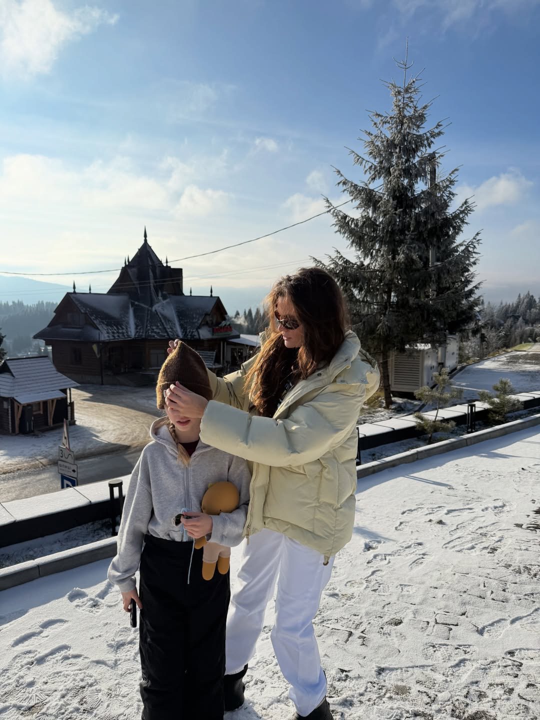 Даша Кацуріна показала ідеальний пуховик на зиму: стиль і комфорт