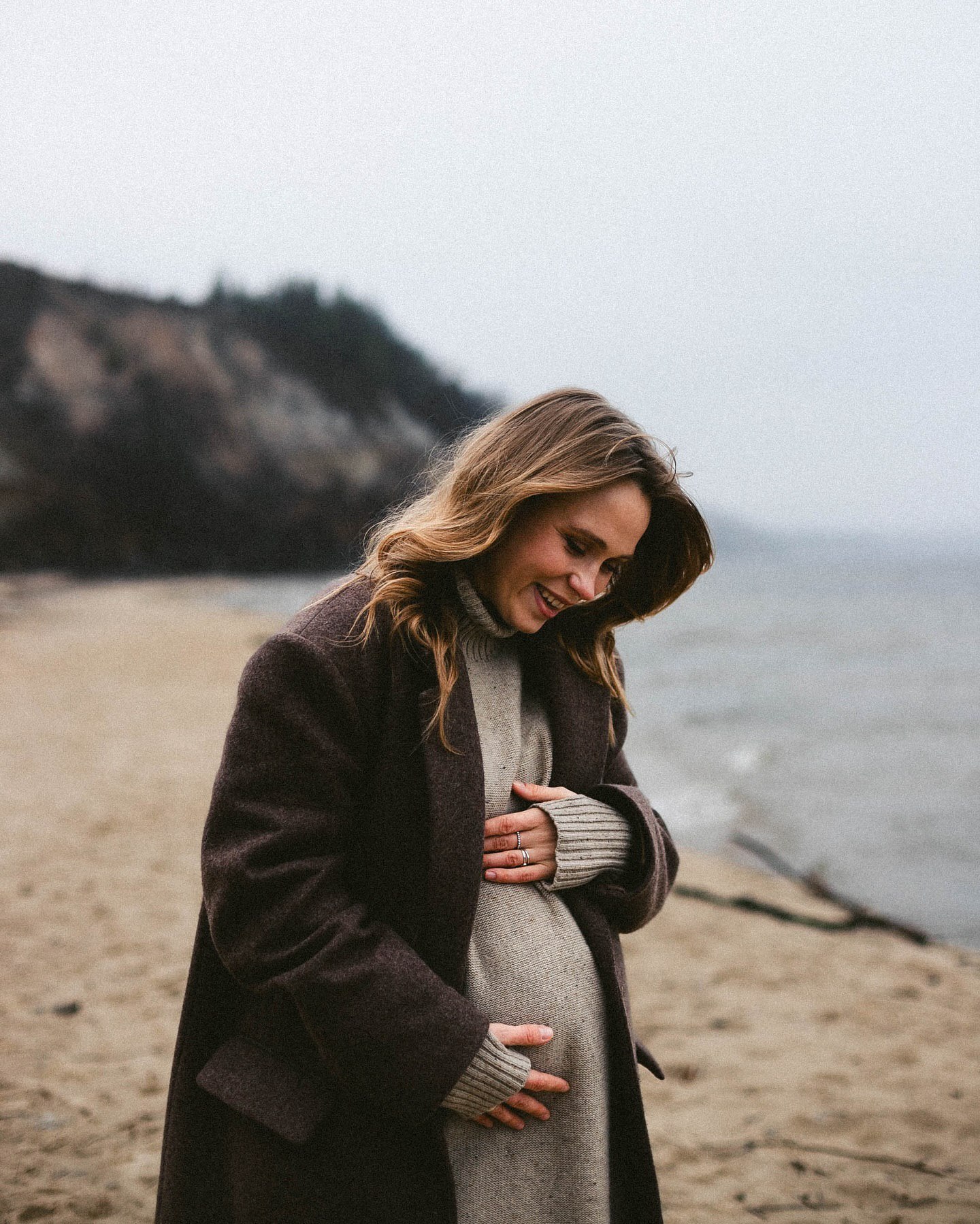 Анна Кошмал показалася з великим животиком на останніх місяцях вагітності (фото)