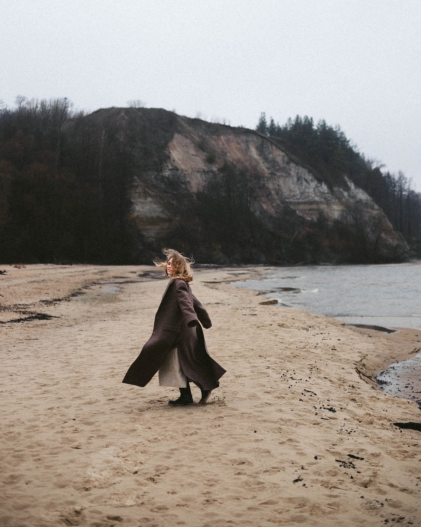 Анна Кошмал показалася з великим животиком на останніх місяцях вагітності (фото)