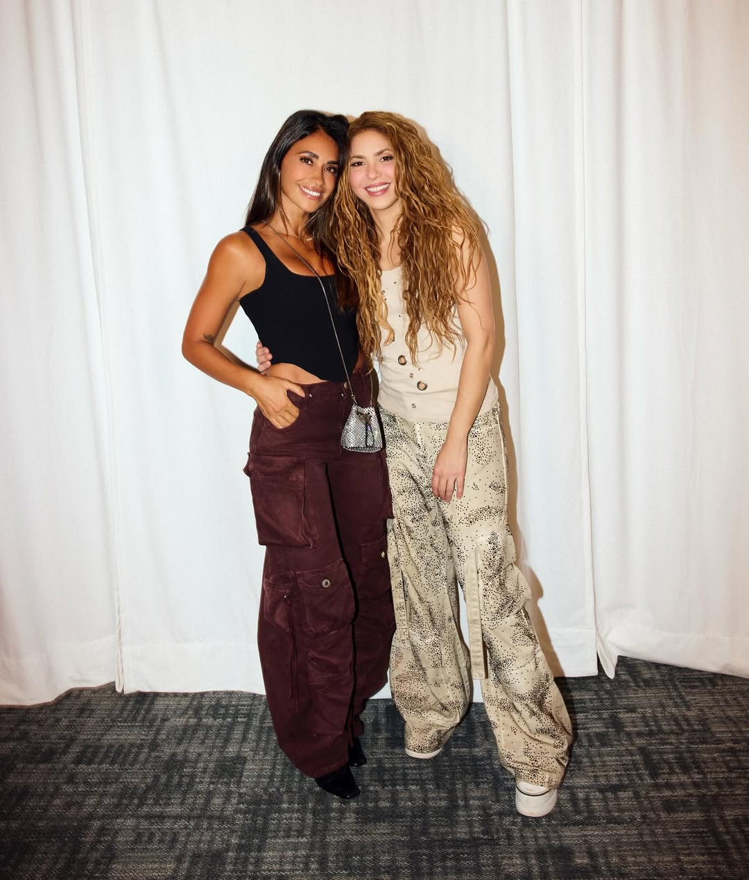 Як називаються штани з кишенями по боках, які стали трендом: приклади від дружини Мессі