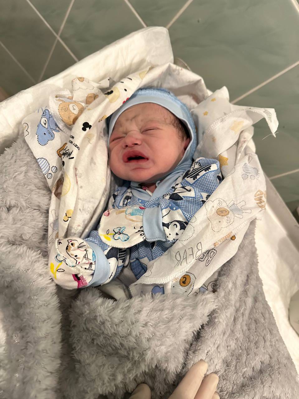 Двоє немовлят народилися у бомбосховищі під час атаки на Калуш: фото