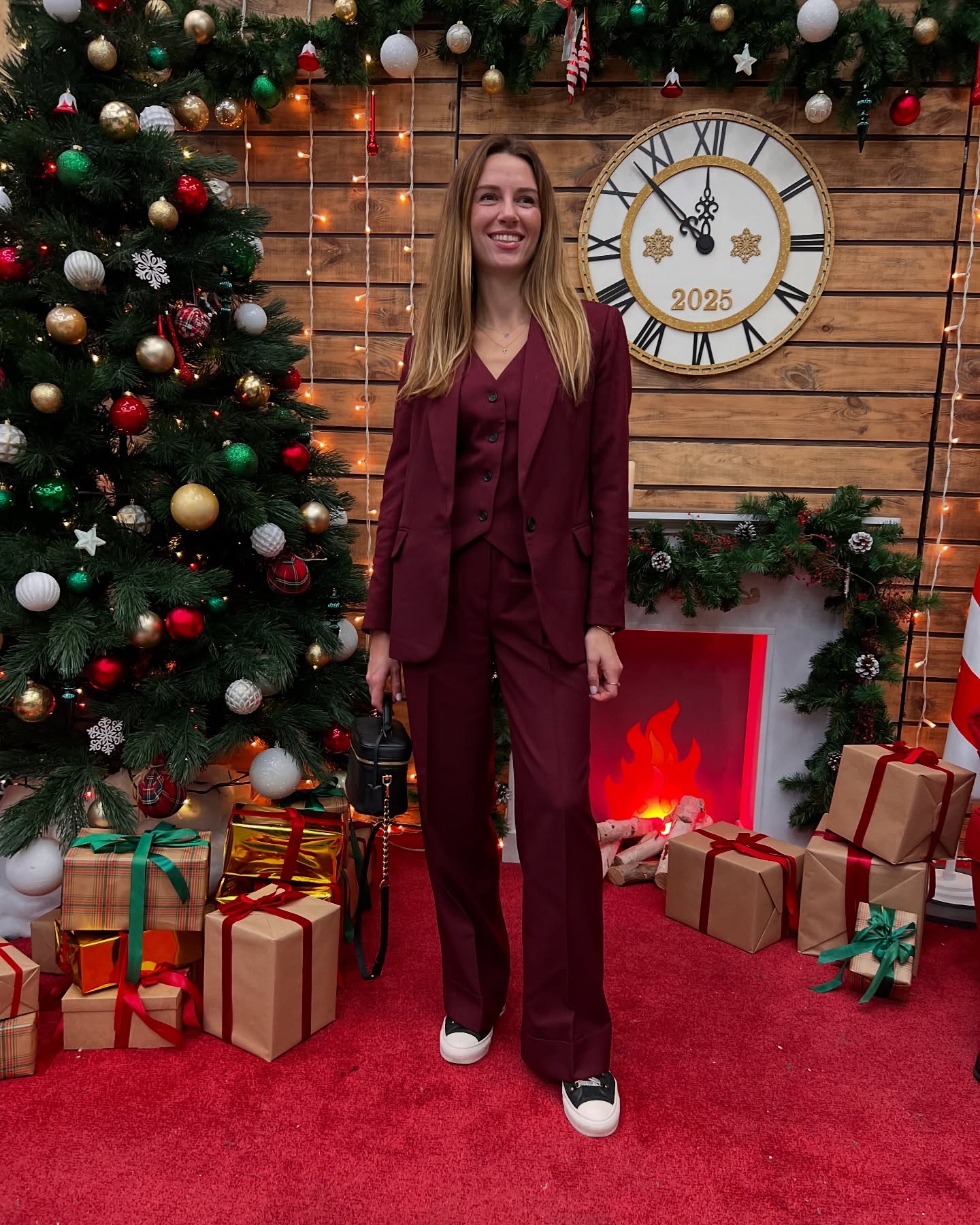 У чому виблискувати на Різдво і Новий рік: Кароль, Різатдінова, Ребрик і дружина Павліка показали святкові образи