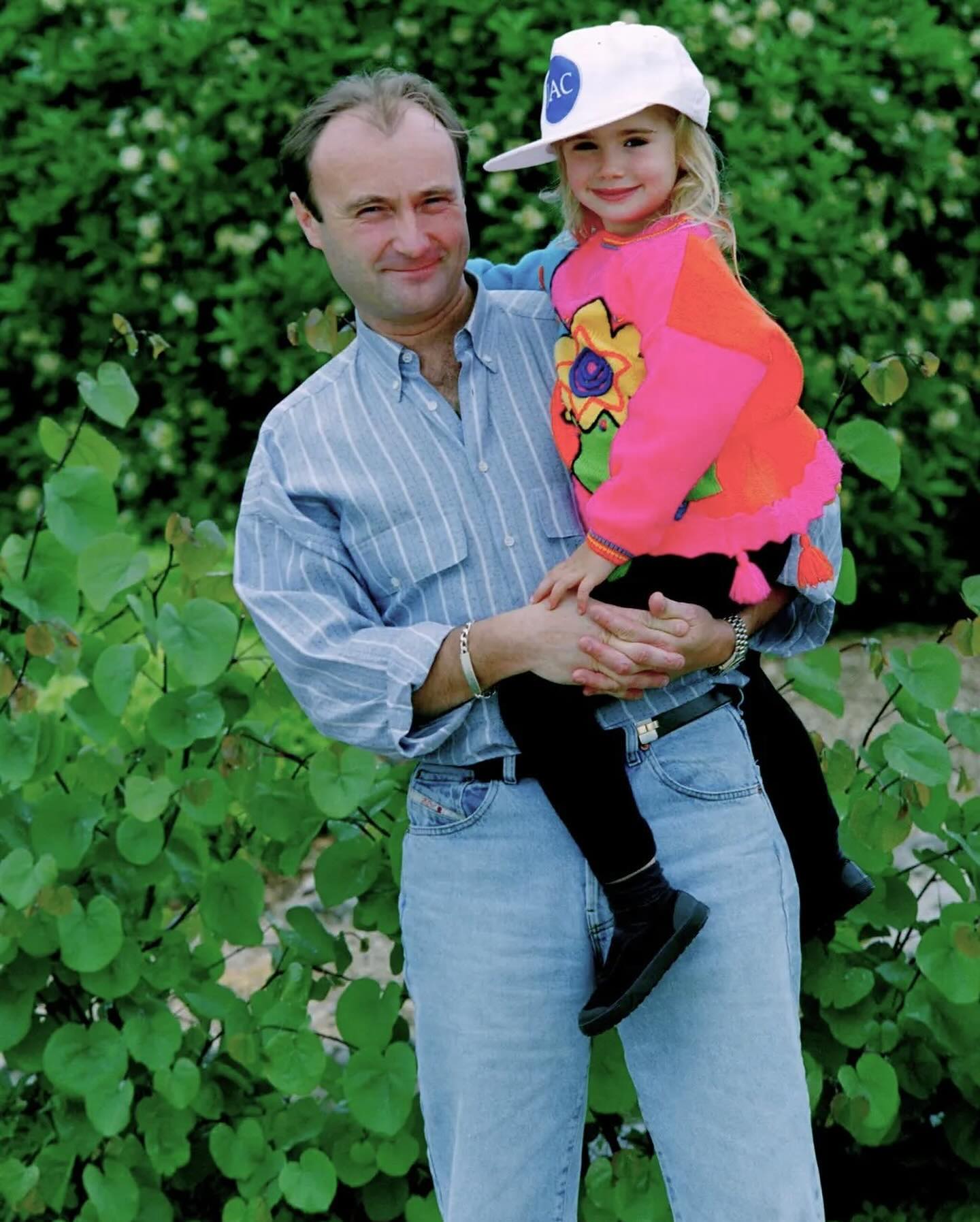 Встречалась с Крисом Эвансом и поддержала Украину: неизвестные факты о звезде "Эмили в Париже"