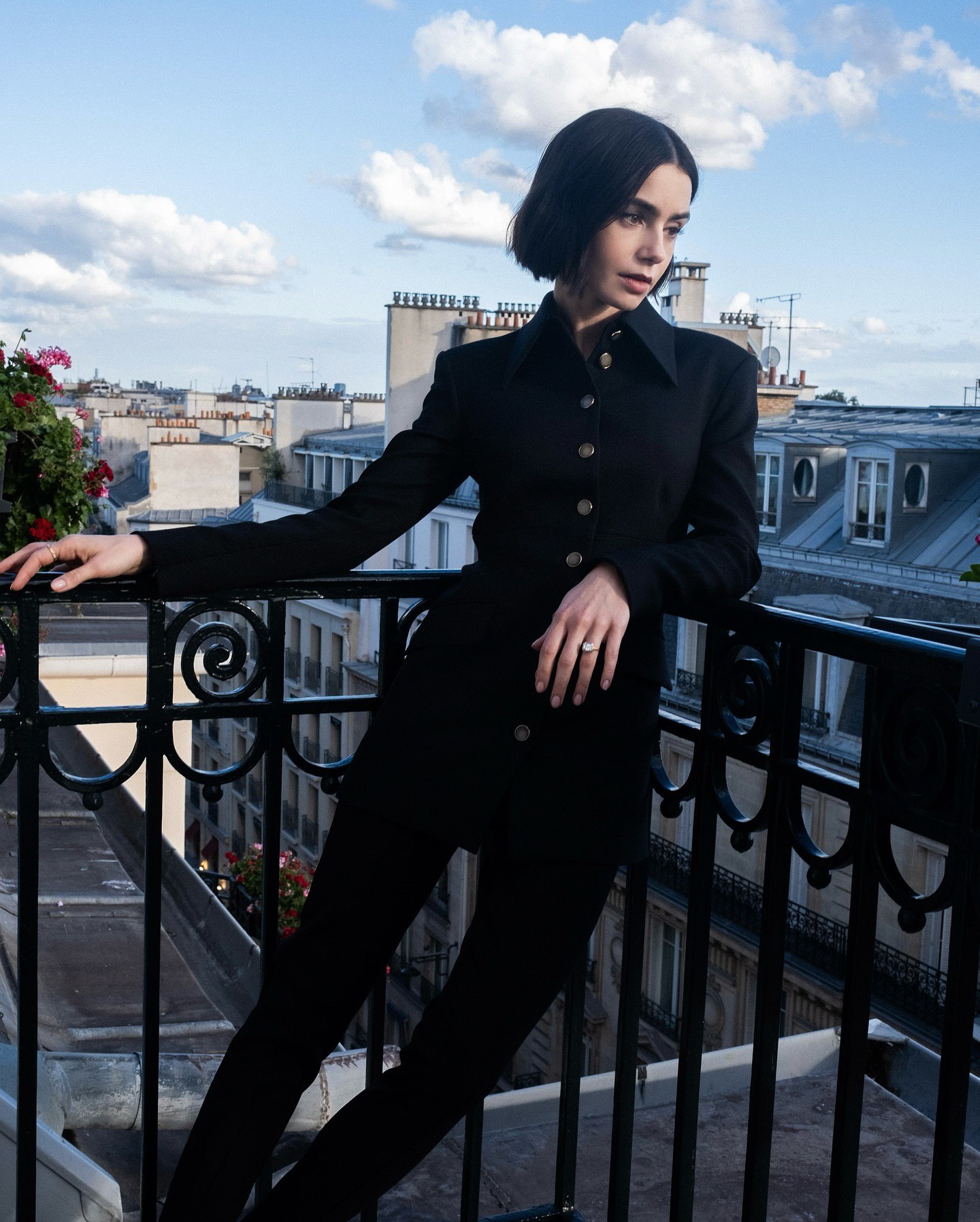 Встречалась с Крисом Эвансом и поддержала Украину: неизвестные факты о звезде "Эмили в Париже"