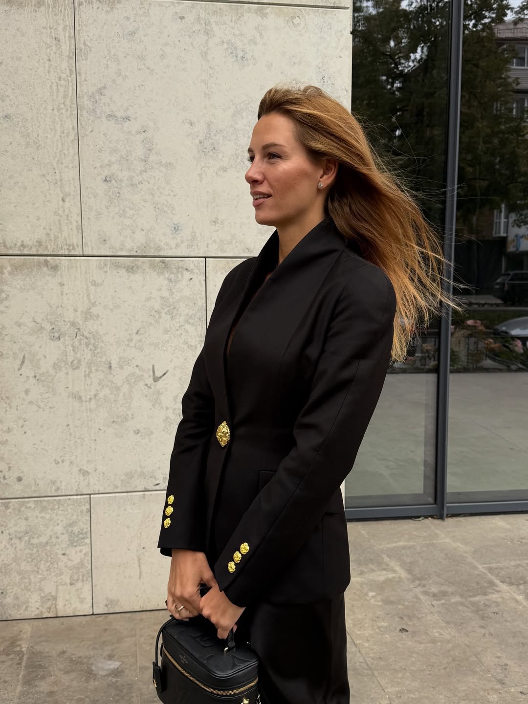 Вічна класика: дружина Решетніка показала модний вечірній "лук"