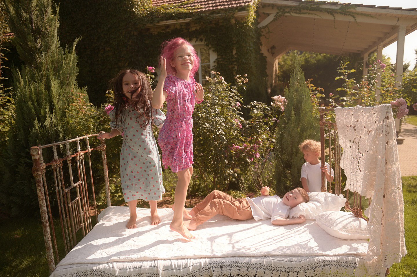 Тімур Мірошниченко розчулив світлинами з дружиною та дітьми: теплі сімейні фото