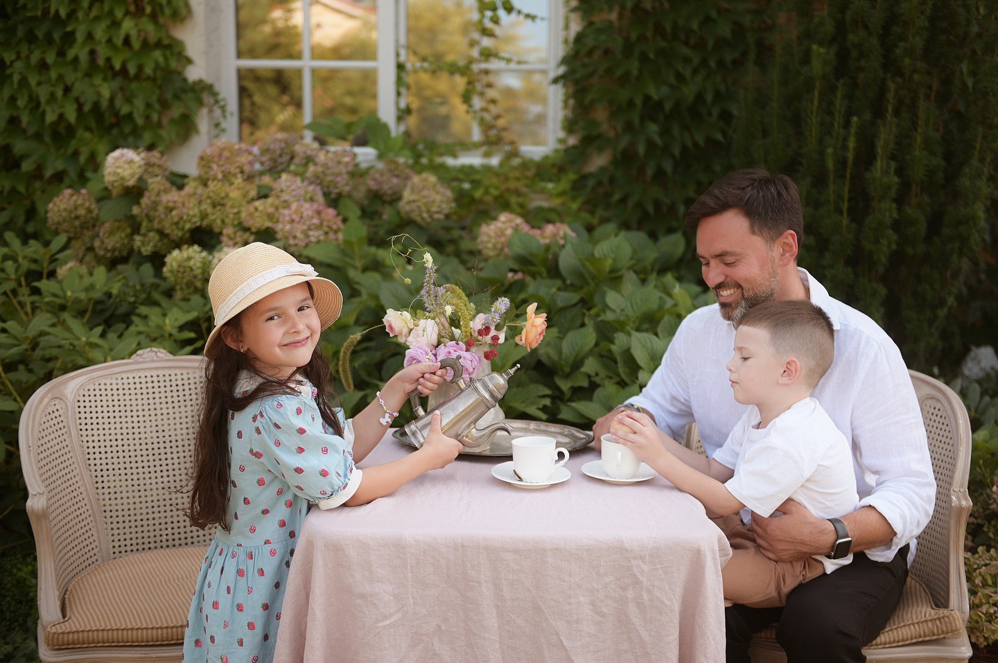 Тімур Мірошниченко розчулив світлинами з дружиною та дітьми: теплі сімейні фото