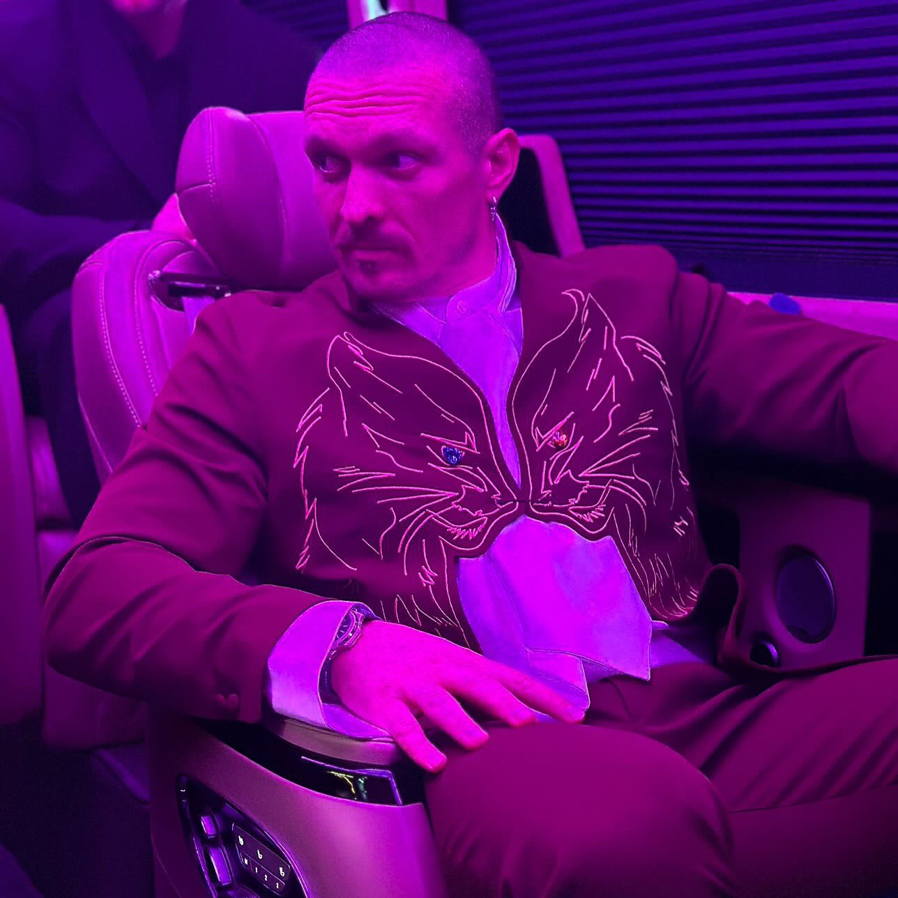 Розкрито глибокий сенс нового образу Усика: чому він обрав такий костюм