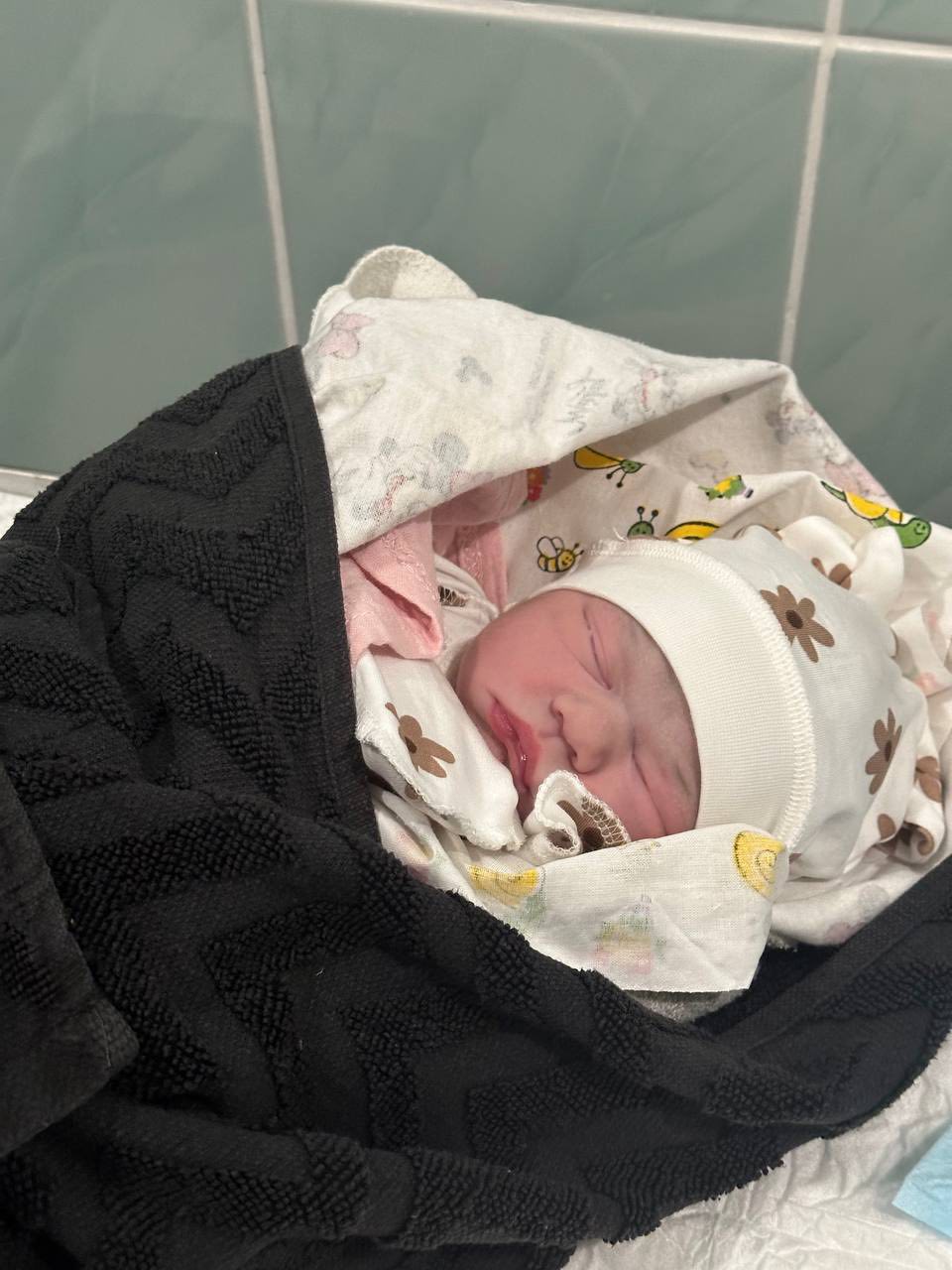 Двоє немовлят народилися у бомбосховищі під час атаки на Калуш: фото