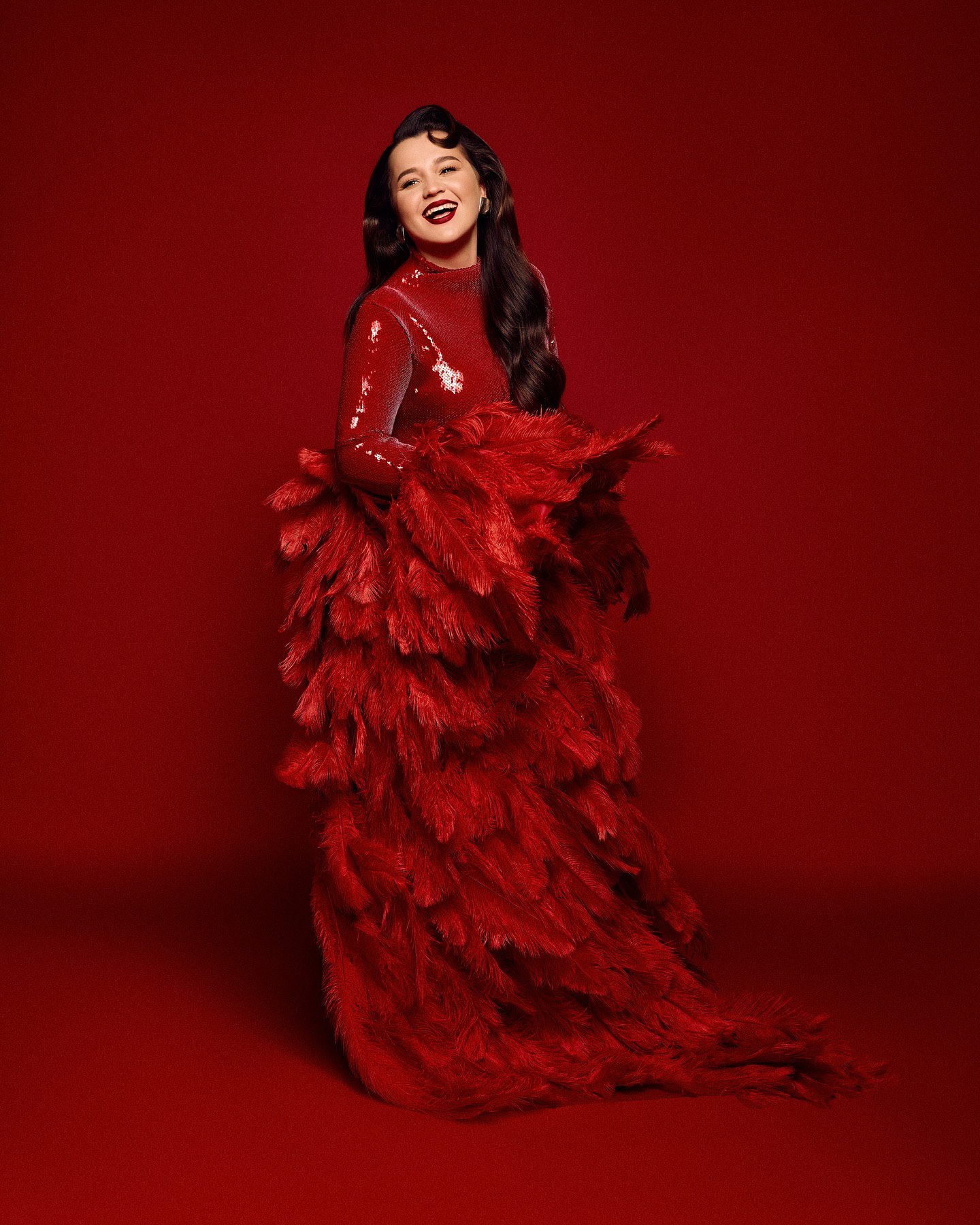 У чому виблискувати на Різдво і Новий рік: Кароль, Різатдінова, Ребрик і дружина Павліка показали святкові образи