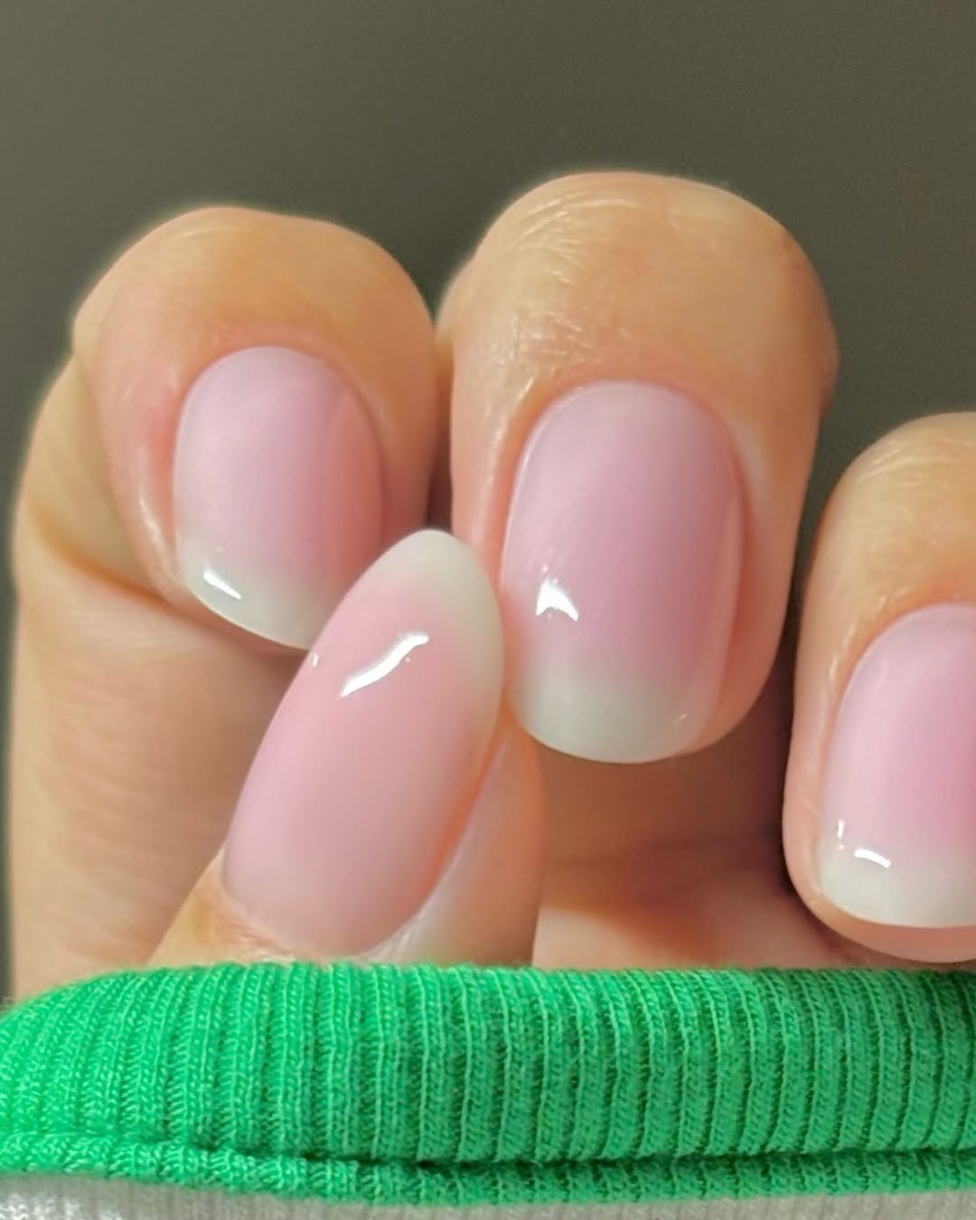 Маникюр "розовая вода": самый элегантный тренд лета, который подходит каждой