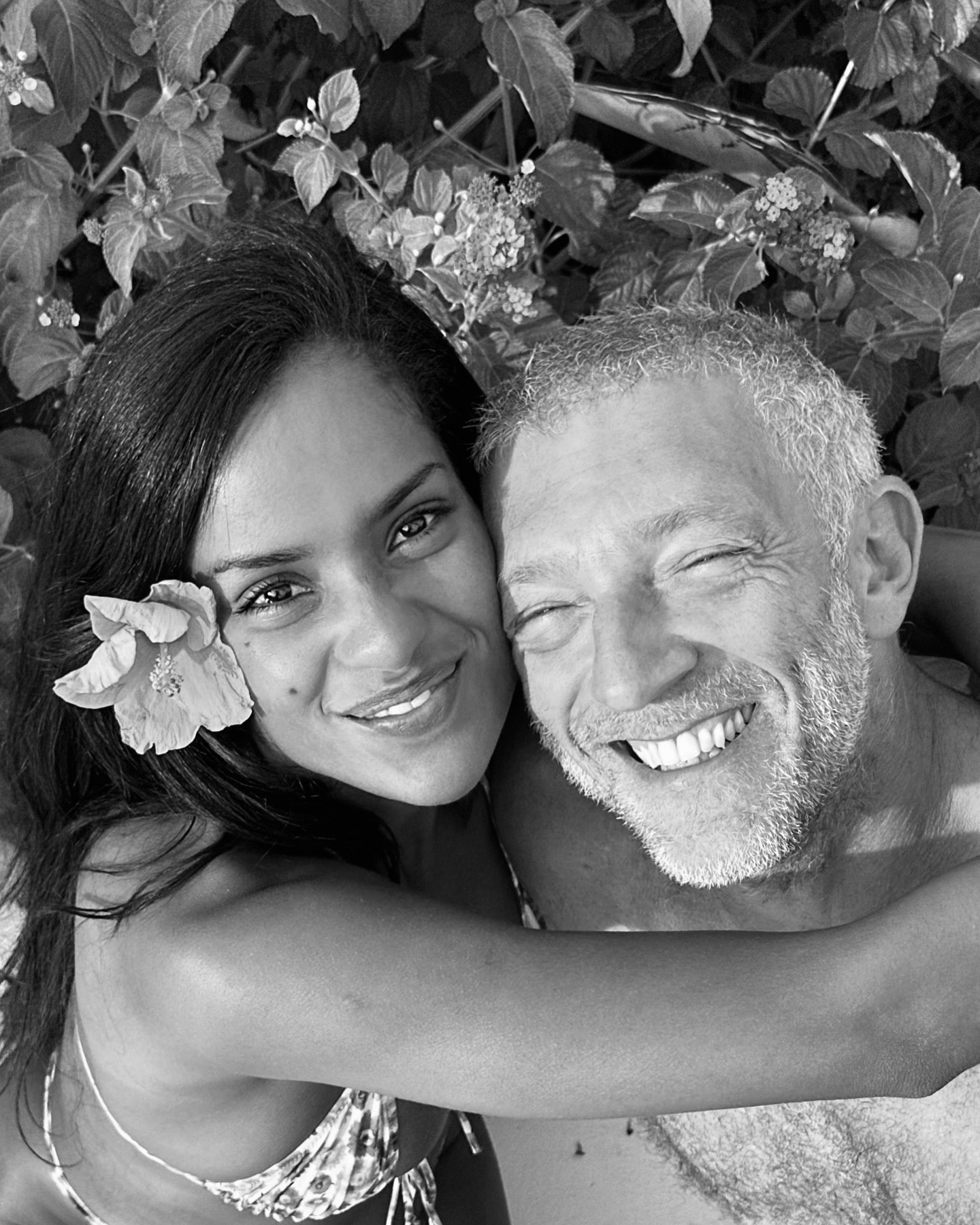 Вагітна дівчина Венсана Касселя засвітила кругленький животик