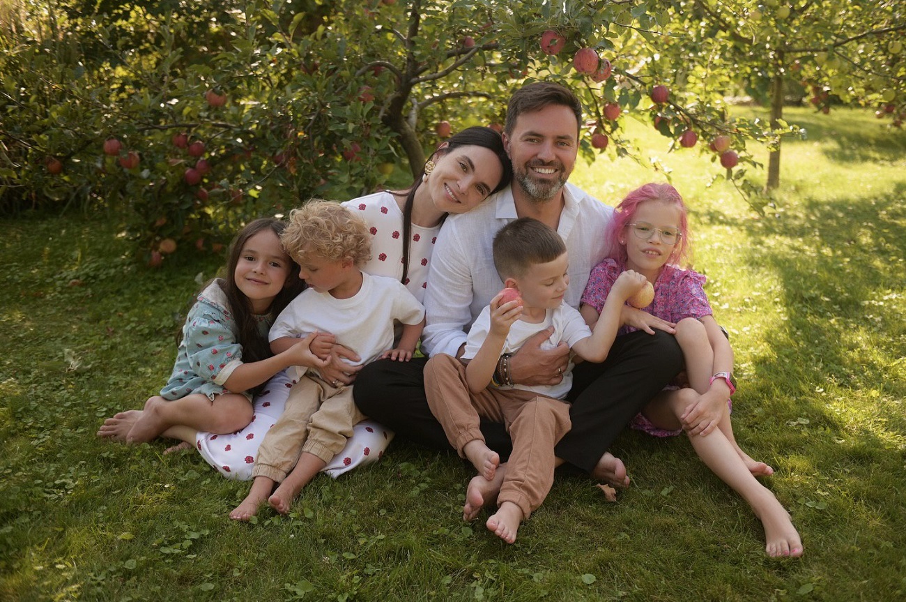 Дружина Тімура Мірошниченко зачарувала романтичними кадрами з чоловіком: відео