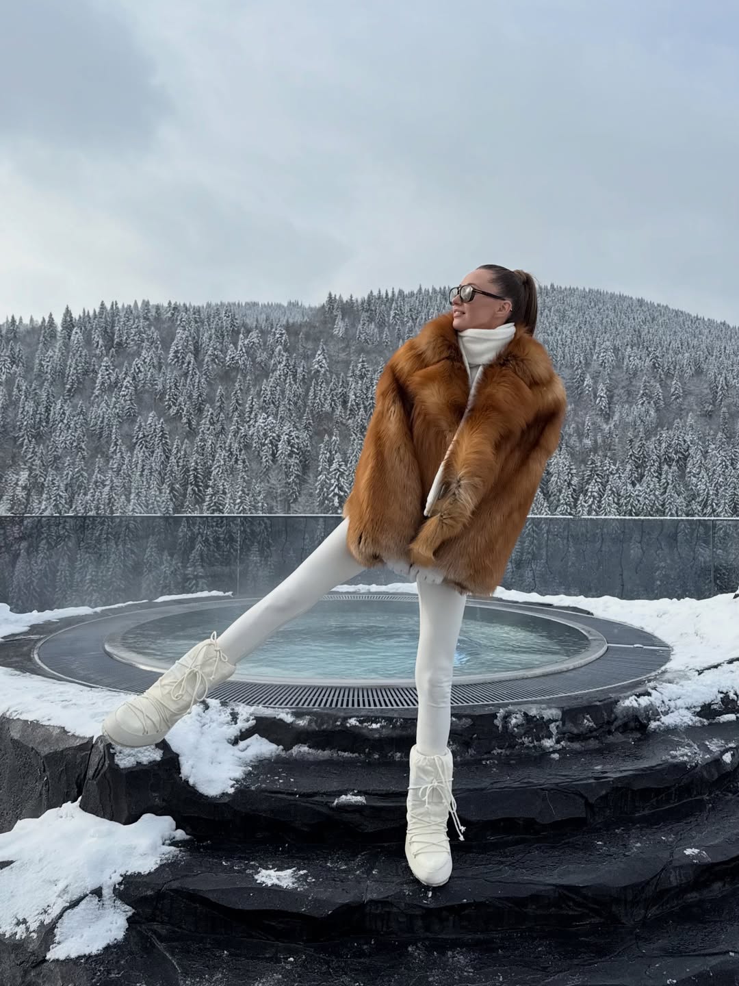 Колишня Тищенка в об’ємній шубі: комфортний та стильний зимовий "лук"