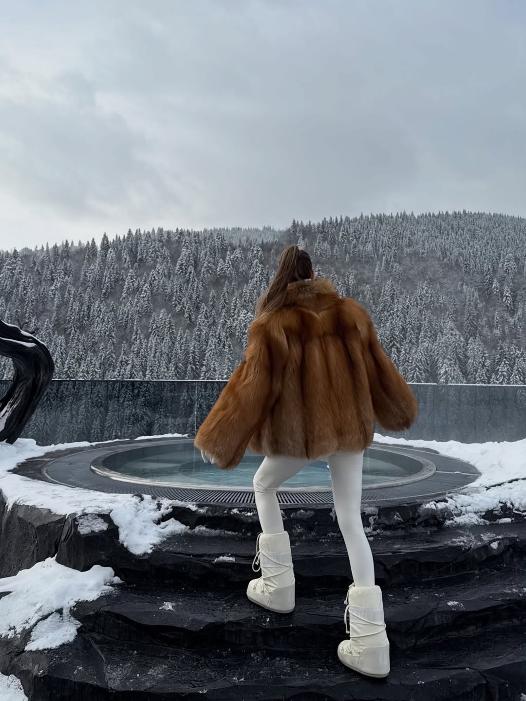 Колишня Тищенка в об’ємній шубі: комфортний та стильний зимовий "лук"