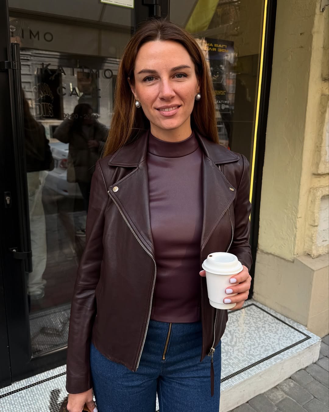 Шкіряні куртки - тренд весни 2025: які фасони та кольори вибирають Надя Дорофєєва і дружина Решетніка