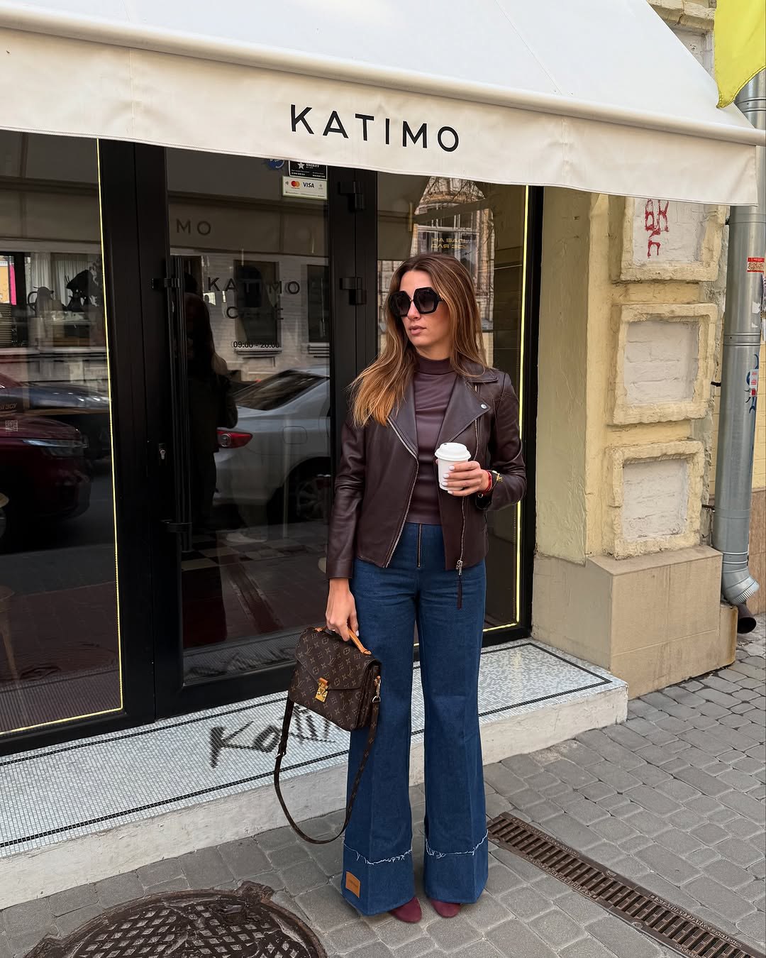 Шкіряні куртки - тренд весни 2025: які фасони та кольори вибирають Надя Дорофєєва і дружина Решетніка