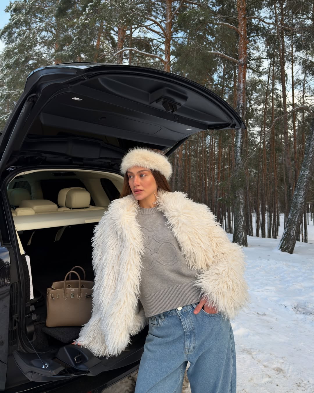 Переможниця "Холостяка" Надін у трендовій екошубі: як повторити стильний образ