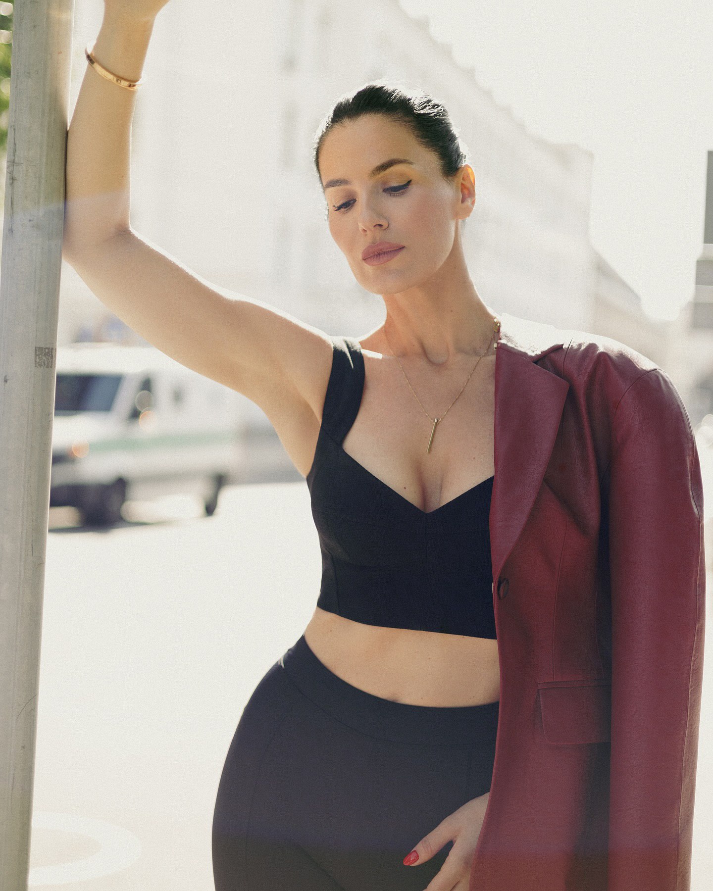 Єфросиніна в обтислих легінсах і топі похизувалася струнким животиком