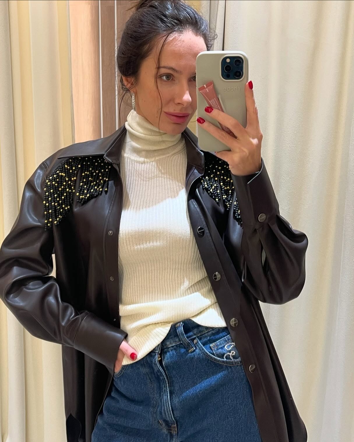 У чому зустрічати Новий рік 2025: Джамала, колишня Остапчука та дружина Решетніка показали образи з джинсами