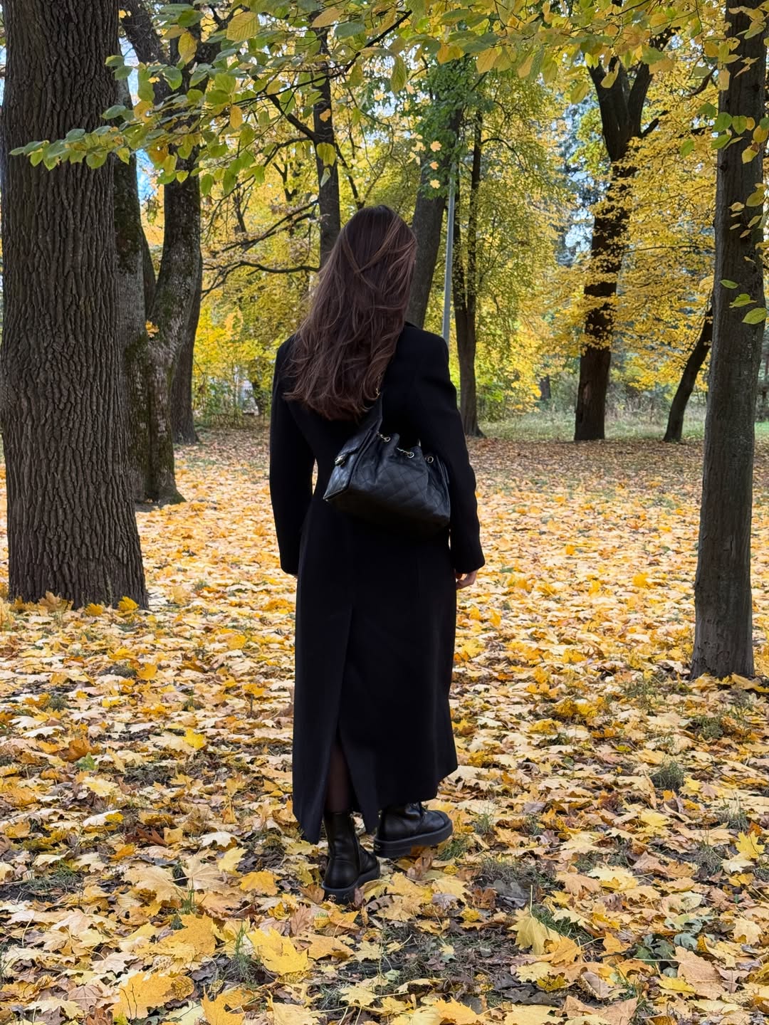 Черевики на тракторній підошві - головний хіт 2025: приклад від блогерки Парфільєвої