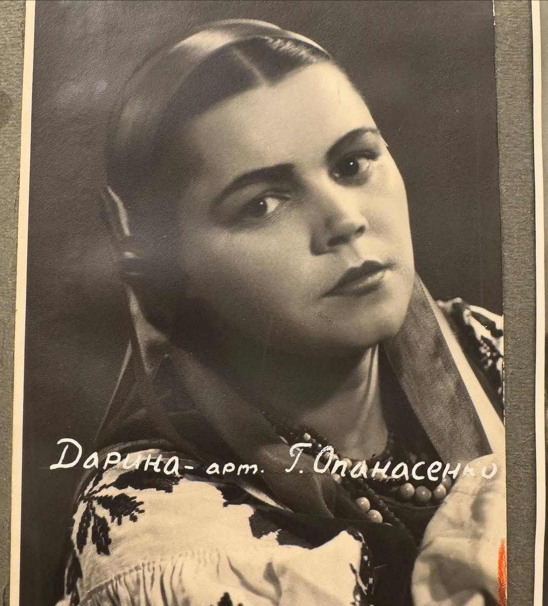 Сумская поделилась архивными фото мамы: как выглядела Анна Ивановна в молодости