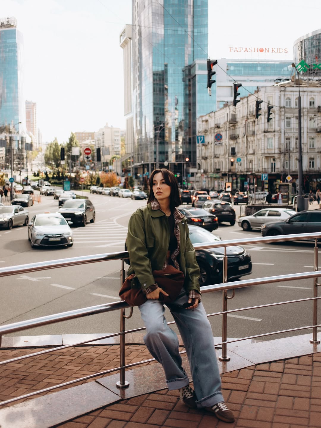 Як створити осінній образ у стилі 90-х: стильний приклад від колишньої Розового