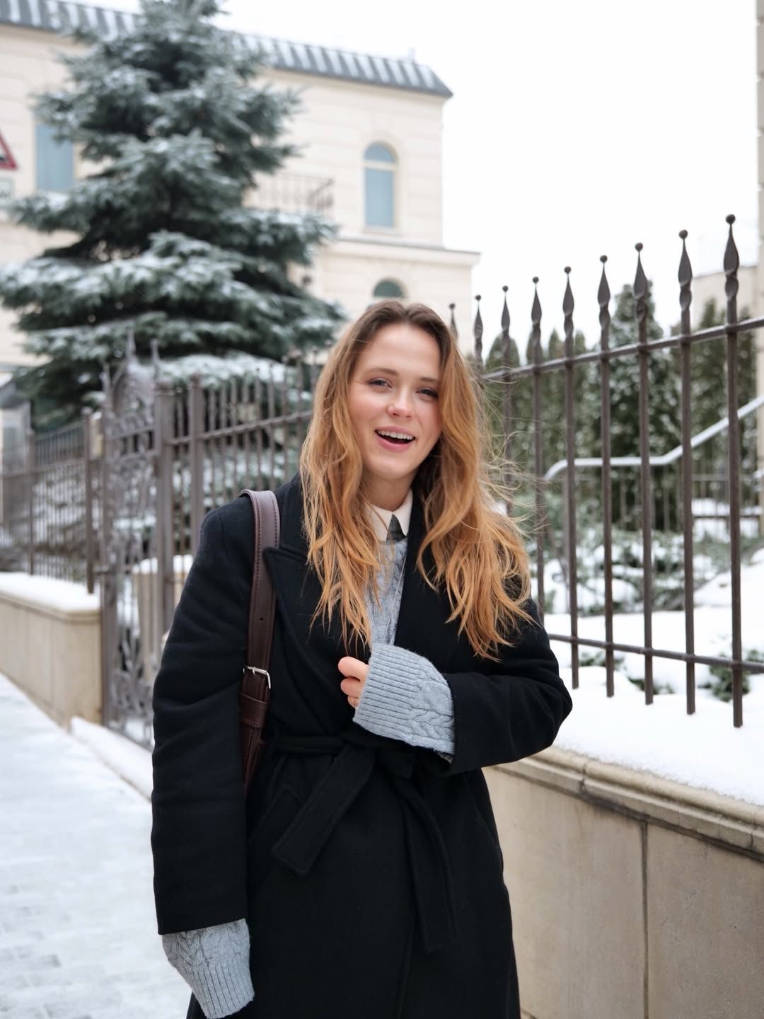 Анна Кошмал показала повседневный образ с пальто, который легко повторить