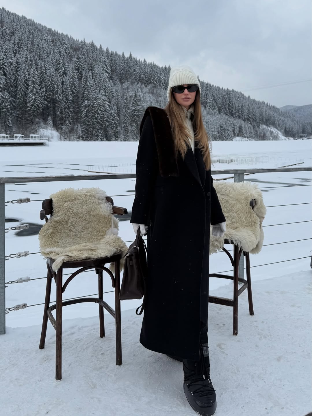 Шапка-вушанка та об’ємна хутряна: колишня Тищенка показала модні головні убори