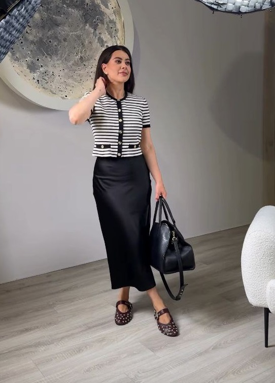 Як виглядає наймодніше взуття на літо 2025: Раміна в трендових балетках