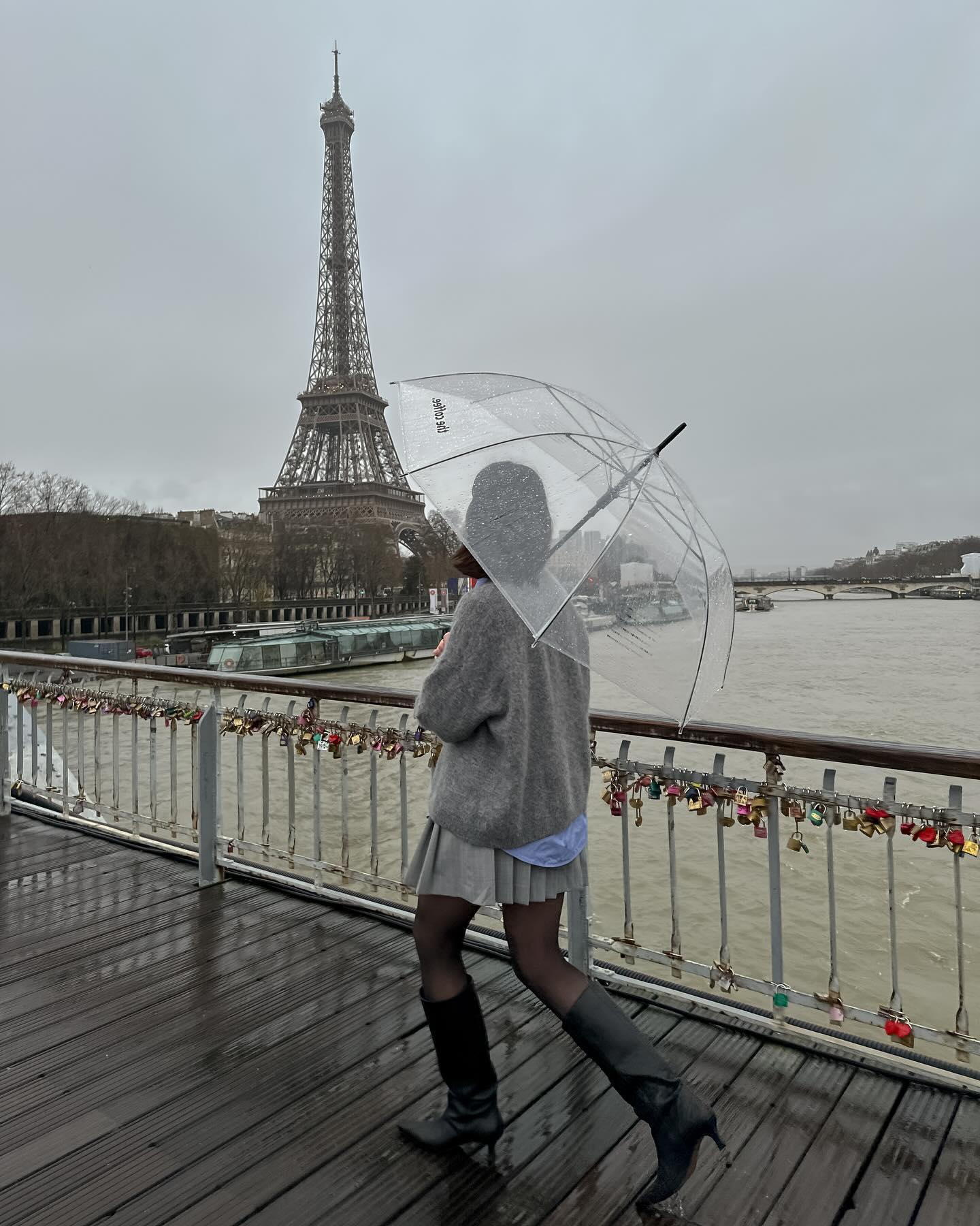 Замша и яркие акценты: 5 образов на октябрь 2024, чтобы быть самой стильной