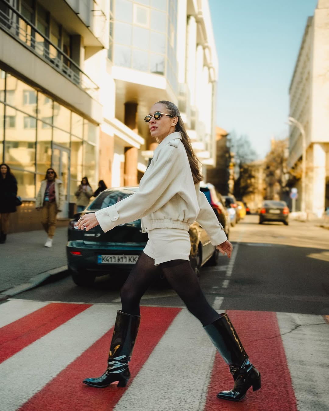 Як носити ковбойські чоботи: Катя Осадча показала стильний образ на весну-2025