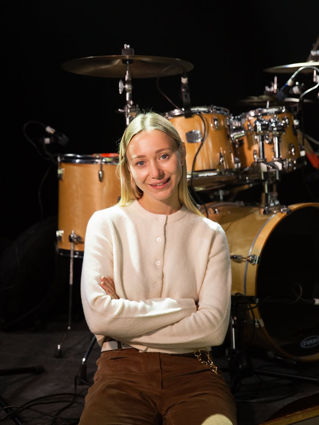 Дружина Віктора Павліка показала трендові штани на осінь: з чим їх носити