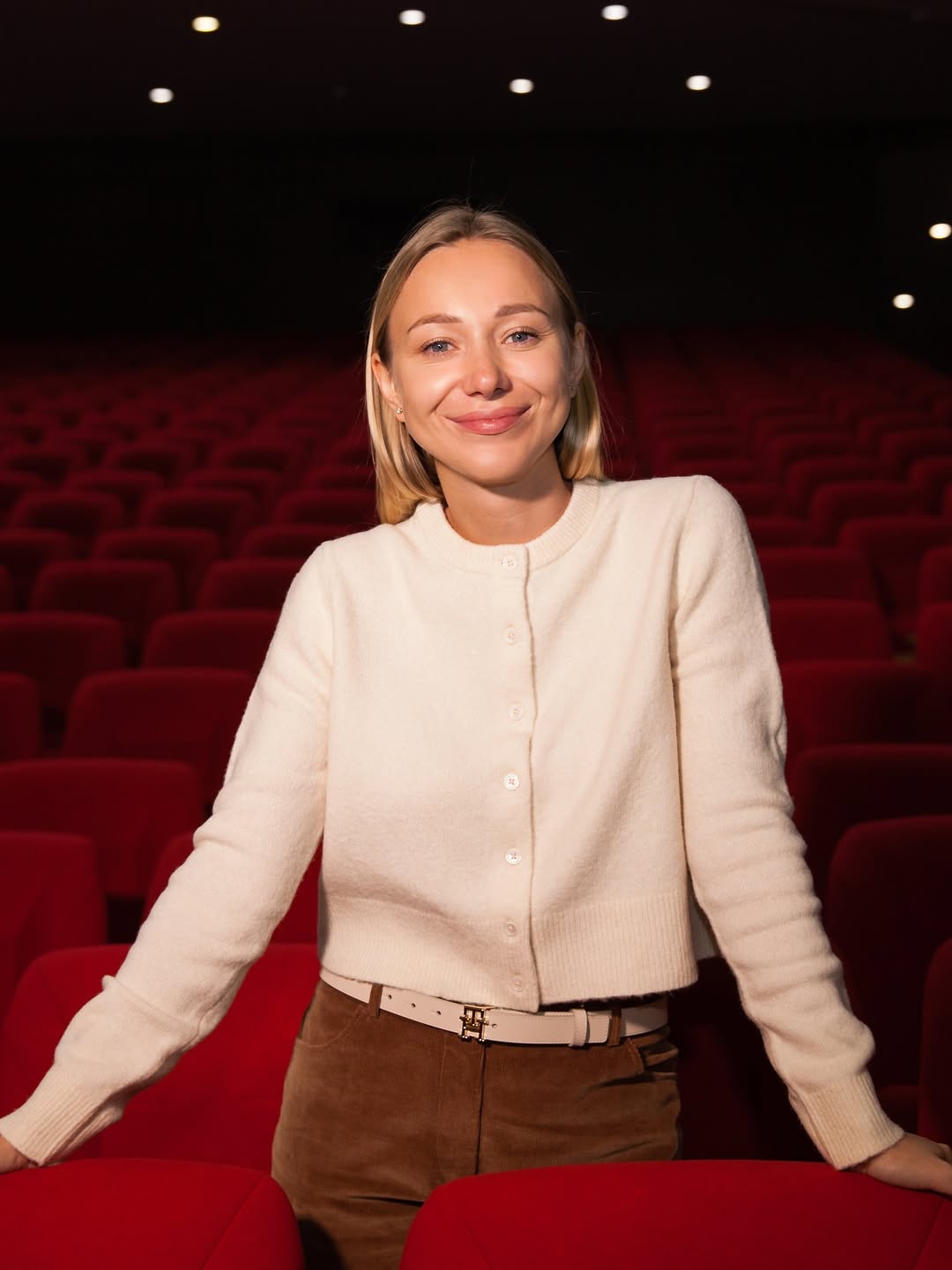 Дружина Віктора Павліка показала трендові штани на осінь: з чим їх носити