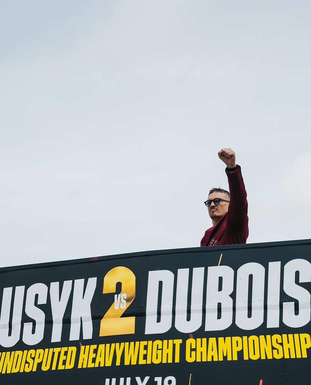 Козацкая мощь и бордовый цвет: что означает новый образ Усика перед реваншем с Дюбуа