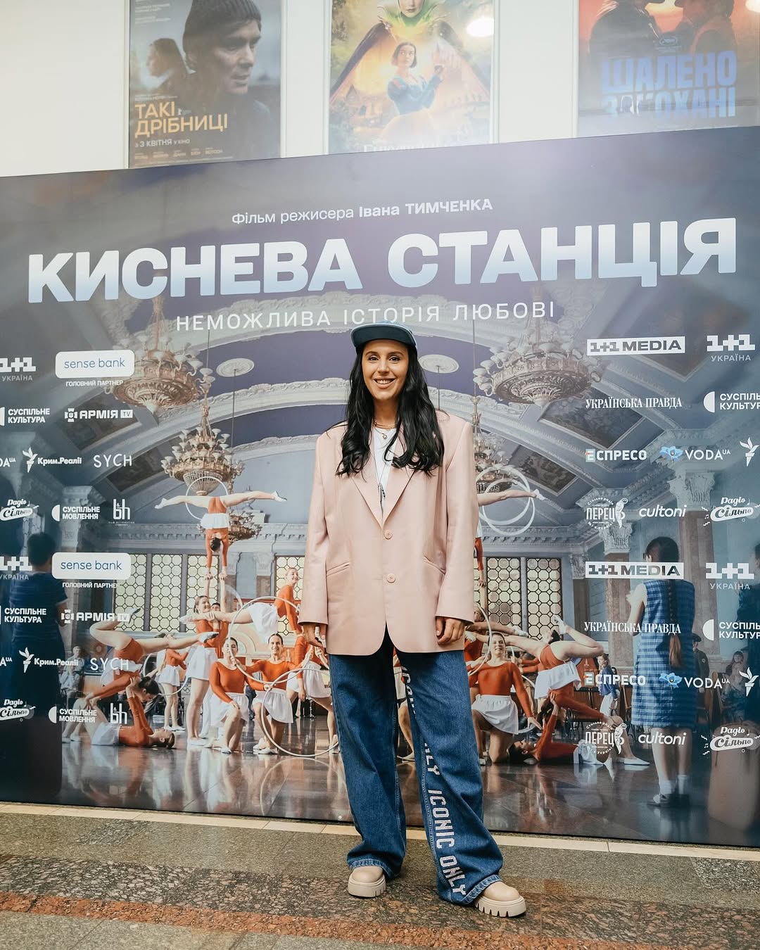 Який предмет гардероба робить образ бездоганним: приклад від Джамали та Ілони Гвоздьової