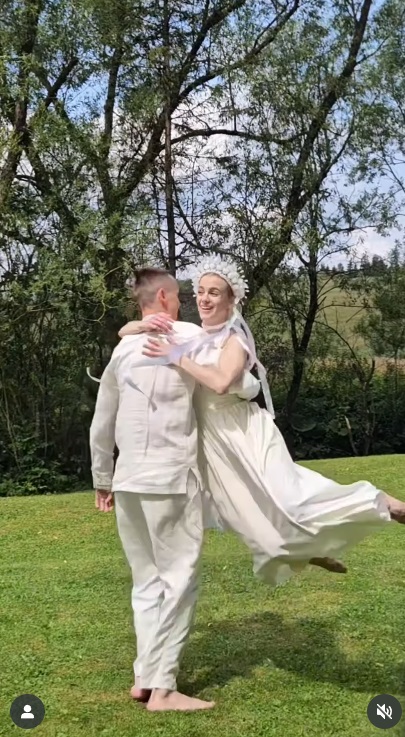 Зірка "Спіймати Кайдаша" вперше показала фото з весілля: який образ вона вибрала