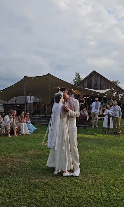 Зірка "Спіймати Кайдаша" вперше показала фото з весілля: який образ вона вибрала