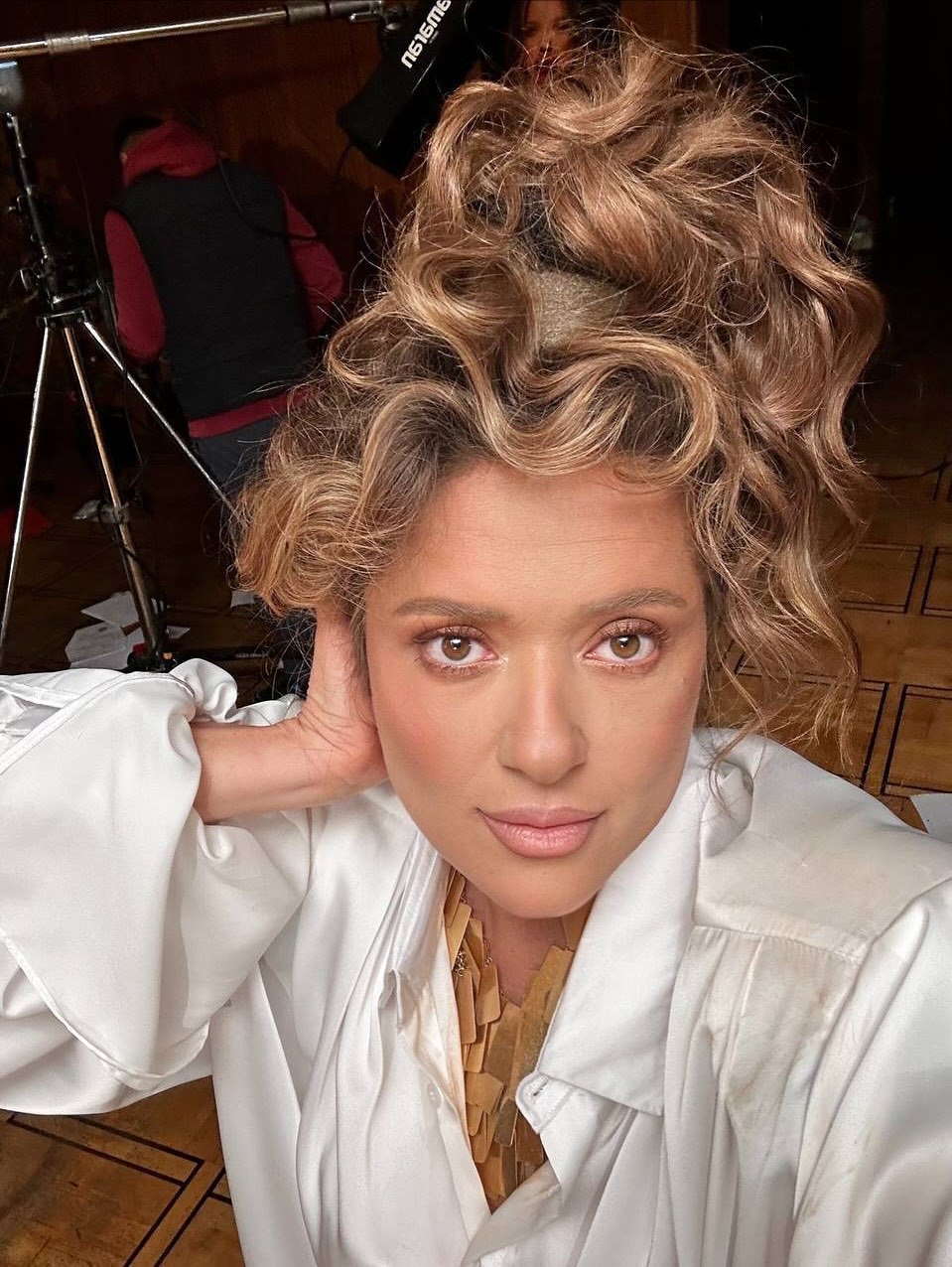 Об'ємна зачіска і масивні плечі: Могилевська здивувала яскравим образом у стилі 80-х